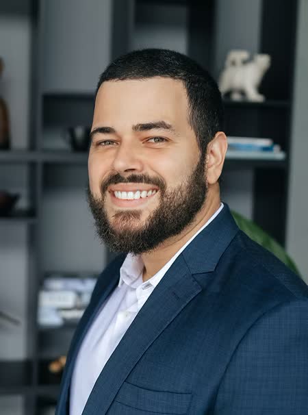 Dr. Mayo Tavares